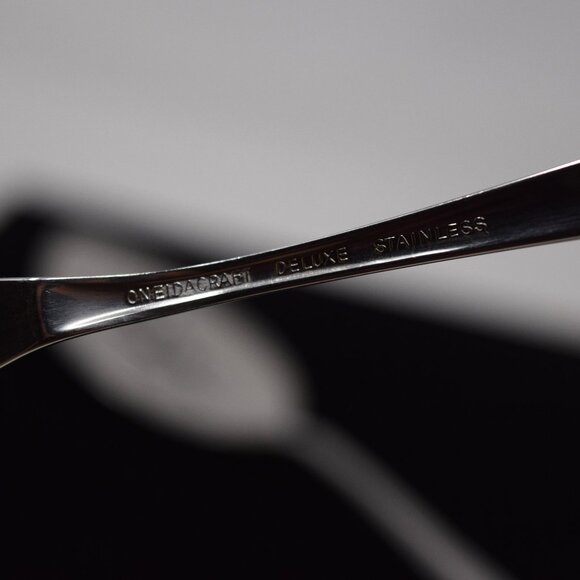 Oneidacraft Deluxe Lasting Rose Pierced Pie Server Master Butter Knife Stainless - Picture 9 of 12